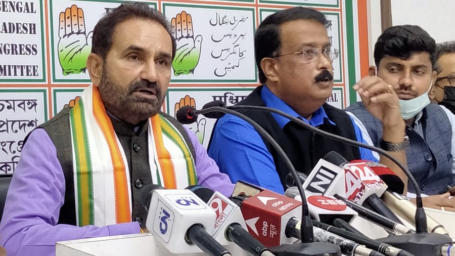 Talking to press representatives in Kolkata, Gohil claimed that BJP "indulges in politics of religion and people have understood this fact". Credit: DH Photo