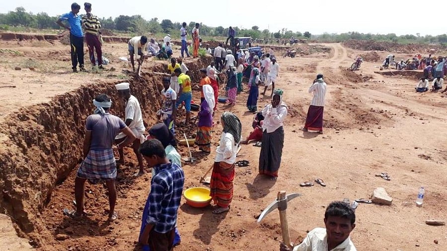 A work in progress under the Mahatma Gandhi National Rural Employment Guarantee Scheme. Job crunch caused by the pandemic-induced economic crisis has forced many to avail the benefits to the MGNREGS. Credit: DH File Photo