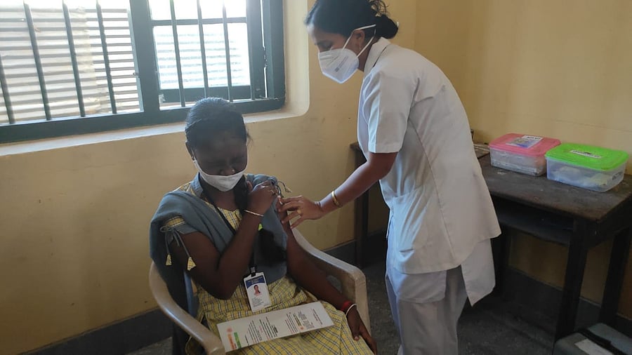 A student is administered Covid-19 vaccine at Government PU College at Car Street in Mangaluru. Credit: DH Photo/Irshad Mahammad