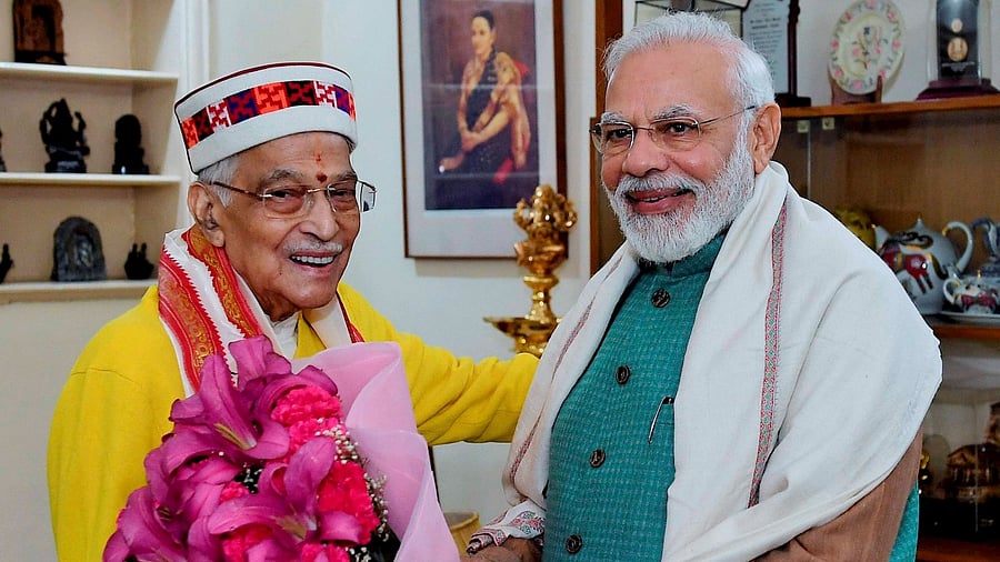 Prime Minister Narendra Modi and veteran BJP leader Murli Manohar Joshi. Credit: PTI File Photo