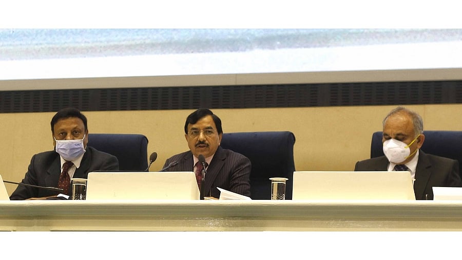 Election Commissioner Sushil Chandra flanked by Election Commissioners Rajiv Kumar(L) and Anup Chandra Pandey during a press conference to announce the scheduled for assembly elections. Credit: IANS