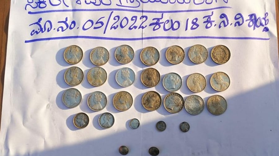 Shyam handed over the coins to rural police and suspected that Harish could be having more coins. Credit: DH Photo