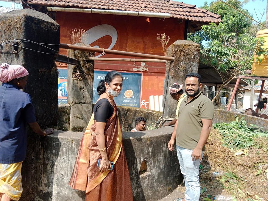 Uppinangady Gram Panchayat member Sannanna alias Sanjeeva Madivala (seen cleaning the well) came in for praise, after he cleaned an abandoned well and made it fit for public use.