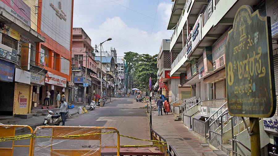 A street in Malleshwaram wears a deserted look during the Covid-19 weekend curfew in Bengaluru. Credit: DH Photo/Pushkar V