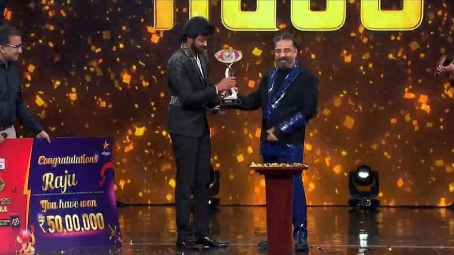 Actor and show host Kamal Haasan presented the title trophy. Credit: Twitter/@RockyVili