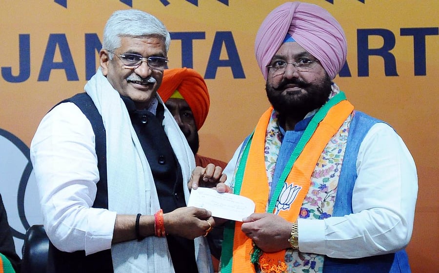 Former Congress MLA Fateh Bajwa joins BJP. Credit: IANS Photo