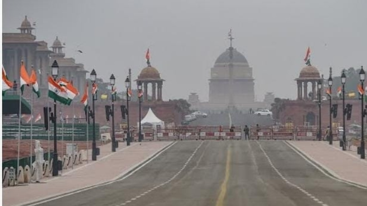 Amid chilly weather in the morning, the slogans "Bharat Mata Ki Jai" and "Vande Matram" injected the heat of patriotism in the veins of the people. Credit: IANS