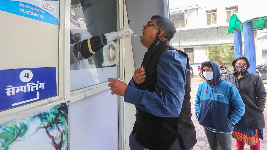 The daily positivity rate was recorded at 13.39 per cent, while the weekly positivity rate was 16.89 per cent. Credit: PTI Photo