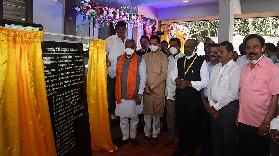Minister for Cooperation S T Somashekar inaugurates the head office of Athmashakthi Multipurpose Cooperative Society near Bairadi Kere in Mangaluru. Credit: DH Photo