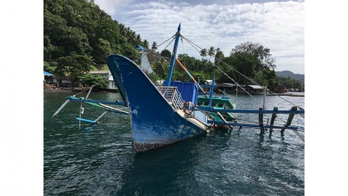 The other boat also was damaged but was able to continue its voyage. Credit: Pixabay Photo