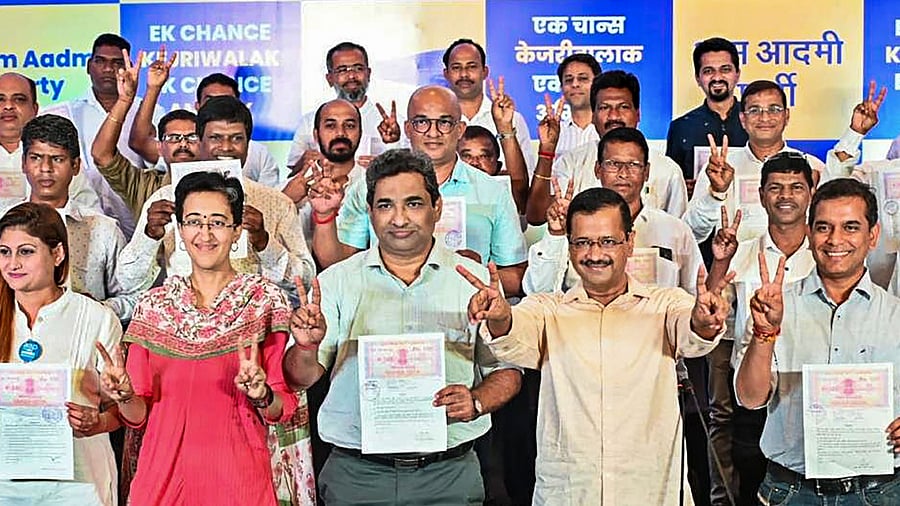Aam Aadmi Party (AAP) candidates with party convenor Arvind Kejriwal after signing a legal affidavit and taking oath to remain loyal to the party. Credit: PTI Photo