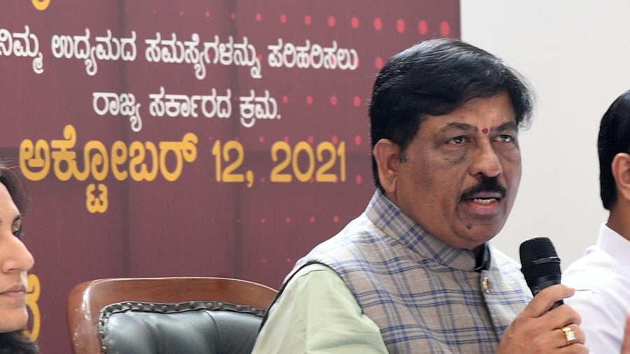 Karnataka Minister for Large and Medium Scale Industries Murugesh R Nirani. Credit: DH File Photo