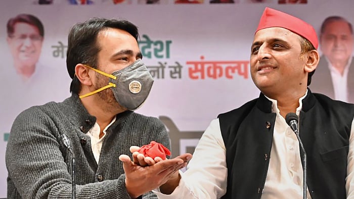 Samajwadi Party President Akhilesh Yadav with Rashtriya Lok Dal National President Jayant Chaudhary. Credit: PTI Photo