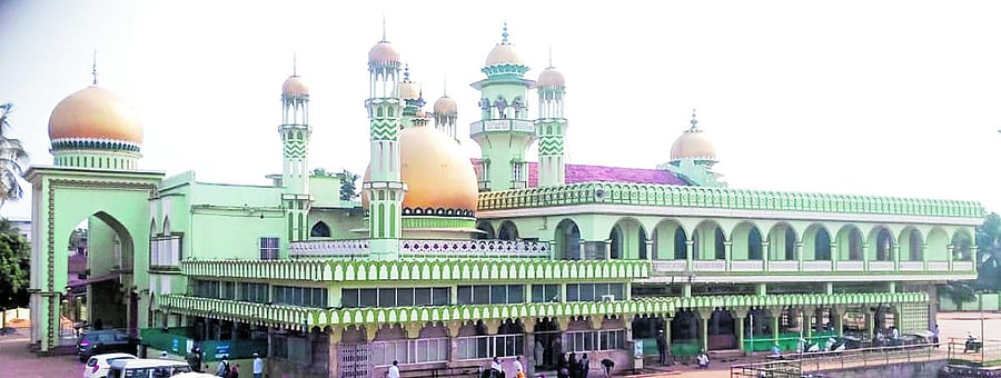 Ullal Hazrat Sayyid Muhammed Shareeful Madani Dargah.