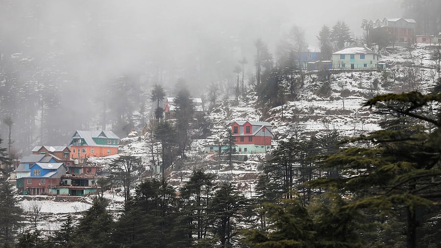 keeping in view the fragility of Kashmir’s ecosystem, the J&K administration is not encouraging high-pollution industrial units like cement factories, brick kilns, steel and iron plants. Credit: PTI File Photo