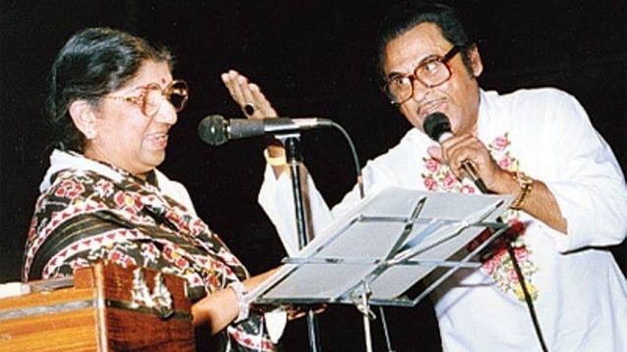 Lata mangeshkar with Kishore Kumar. Credit: Twitter/ @mangeshkarlata