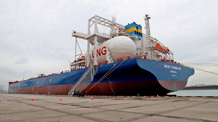 <div class="paragraphs"><p>A ship carrying lng.</p></div>