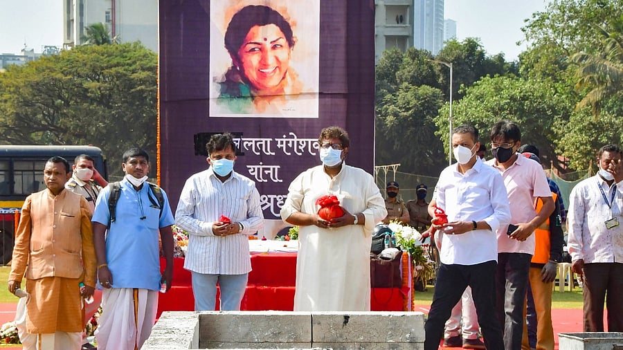 Adinath Mangeshkar, nephew of late Lata Mangeshkar collects her ashes at Shivaji Park, in Mumbai. Credit: PTI Photo