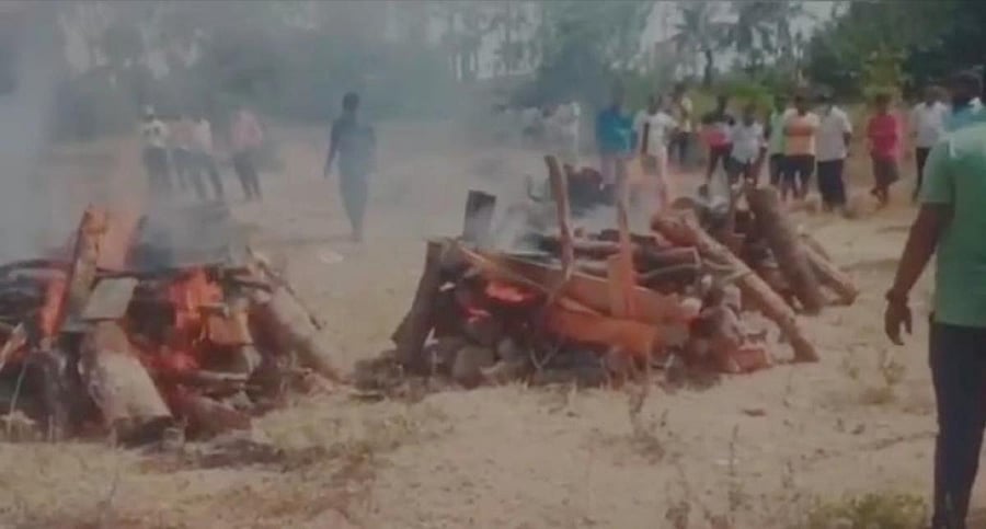 The last rites of the five people who were murdered on Saturday was conducted at KRS village, on Monday.