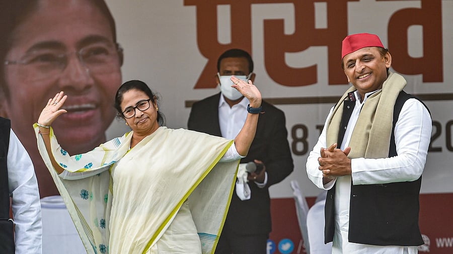 West Bengal Chief Minister Mamata Banerjee and Samajwadi Party President Akhilesh Yadav during a joint press conference, ahead of state assembly elections, in Lucknow. Credit: PTI photo