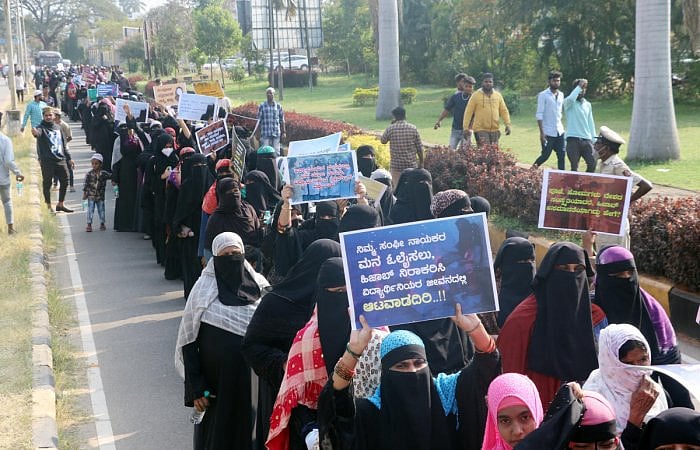 Meanwhile, some Hindu organisations have given a call for bandh in the Banahatti town in Bagalkot district to condemn the violence. Credit: DH Photo