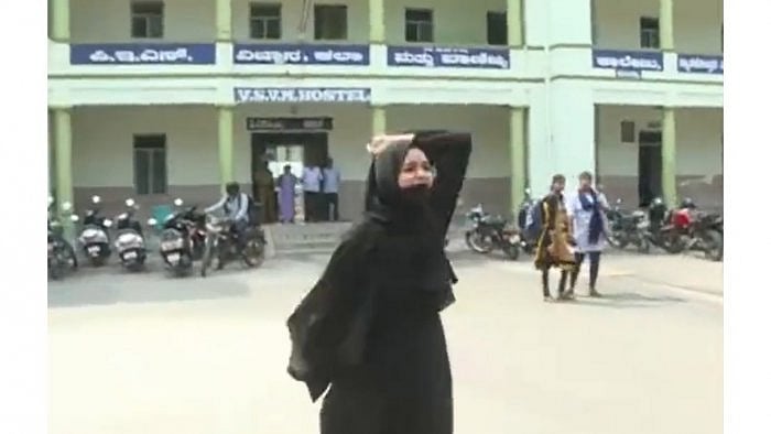 Muskan is a second-year B.Com student at a Mandya college. Credit: Screengrab via Twitter