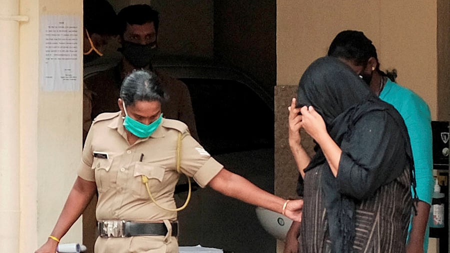 Gold smuggling accused Swapna Suresh being transferred from NIA court to Kakkanad jail, in Kochi. Credit: PTI File Photo