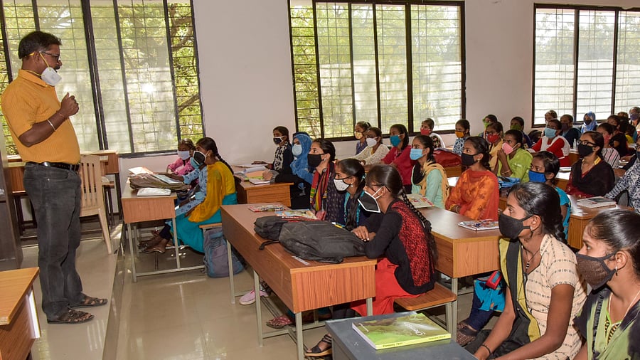 teachers have urged the government to consider them non-vacational employees and extend facilities accordingly. Credit: DH Photo