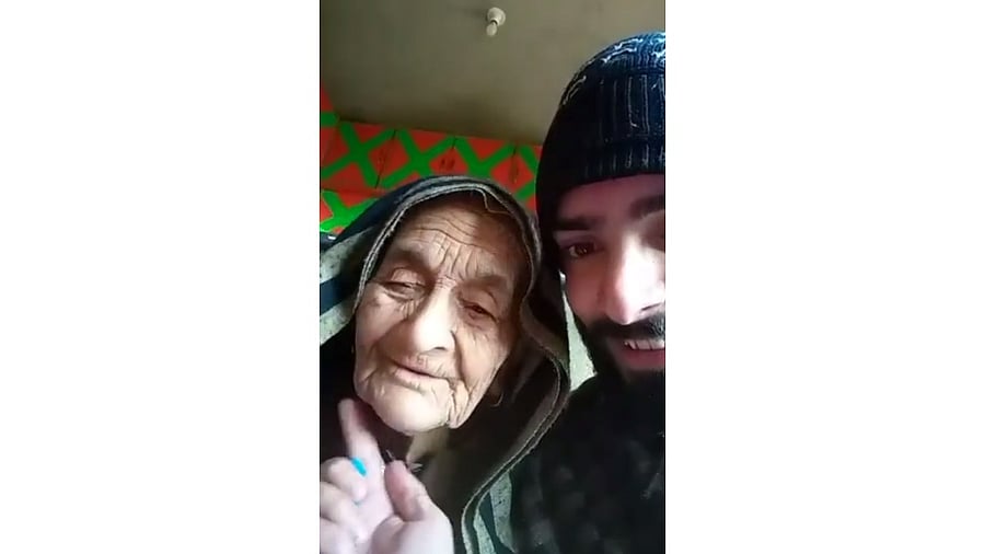 She goes on to identify onion, apple, garlic and dog in a unique accent, and the video has become a social media hit. Credit: Screengrab via Twitter/@Sleet_Shah