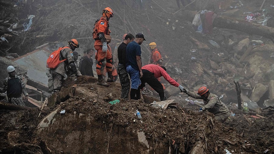 The Brazilian city of Petropolis is under heavy rains this Friday, three days after a historic storm that left at least 122 dead and covered entire neighborhoods with mud. Credit: AFP Photo