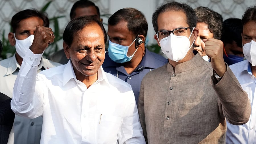 Telangana CM K Chandrashekar Rao (left) along with Maharashtra CM Uddhav Thackeray. Credit: PTI Photo