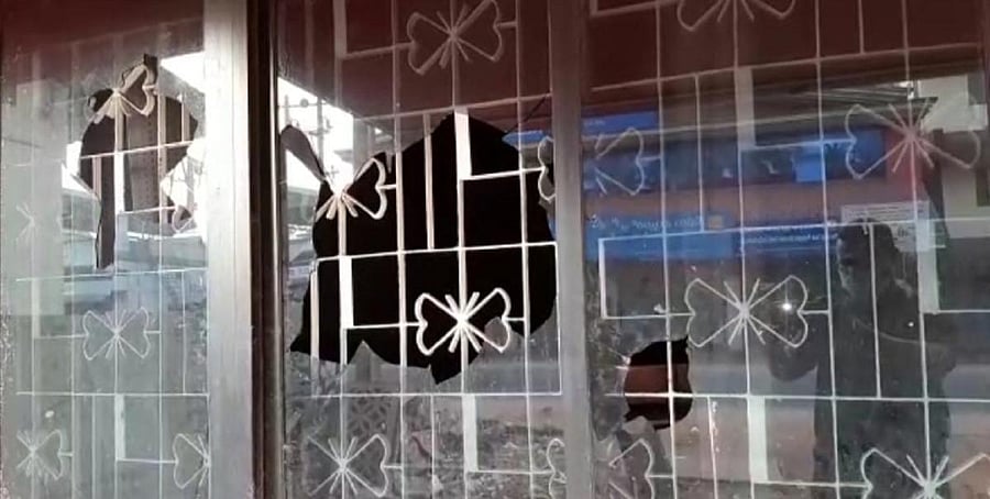 The windows of the hotel Bismillah damaged in stone pelting at Malpe. Credit: DH Photo