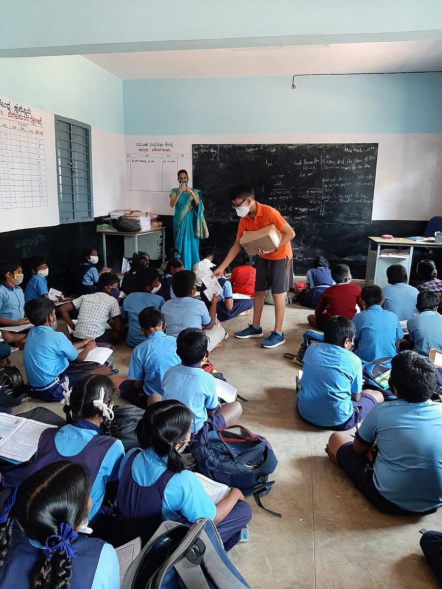 Rahul Nair distributing masks to students of Government School Huskur Gate.