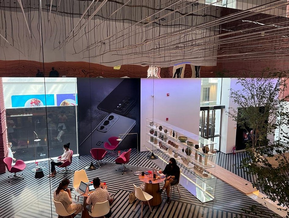 OnePlus Boulevard: World's largest OnePlus mobile experience store ...