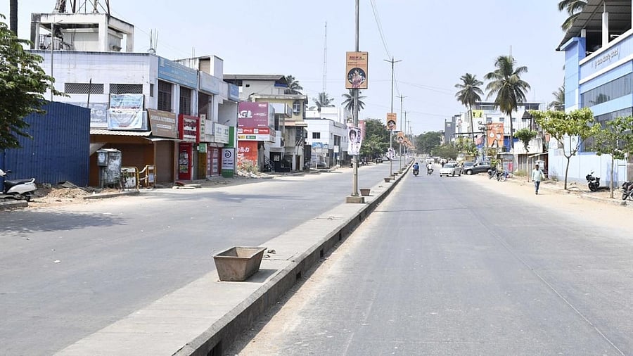 Shivamogga's BH road wears a deserted look during prohibitory orders in the city. Credit: DH File Photo