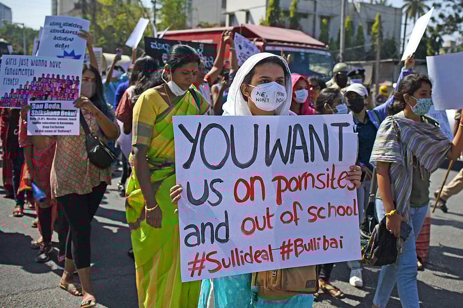 Several women, trans persons, LGBTQI persons and citizens walk from city railway station to Freedom Park asserting the fundamental rights to education, dignity and solidarity with Muslim students and communities, in Bengaluru. Credit: DH Photo