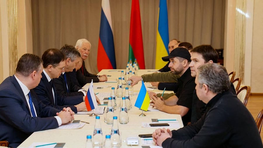 Members of delegations from Ukraine and Russia, including Russian presidential aide Vladimir Medinsky (2L), Ukrainian presidential aide Mykhailo Podolyak (2R), Volodymyr Zelensky's "Servant of the People" lawmaker Davyd Arakhamia (3R), hold talks in Belarus' Gomel region on February 28, 2022, following the Russian invasion of Ukraine. Credit: AFP Photo
