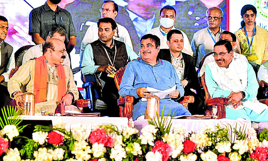 Union Minister Nitin Gadkari shares a lighter movement with Chief Minister Basavaraj Bommai and Union Minister Pralhad Joshi during the foundation laying ceremonyof 15 National Highway projects, held in Mangaluru, on Monday.