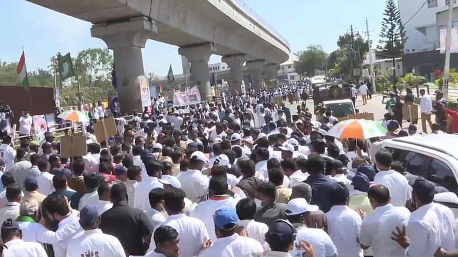 A screengrab of Congress' Mekedatu 'padayatra' shows party workers during the march on Mysuru Road in Bengaluru. Credit: Twitter/@INCKarnataka