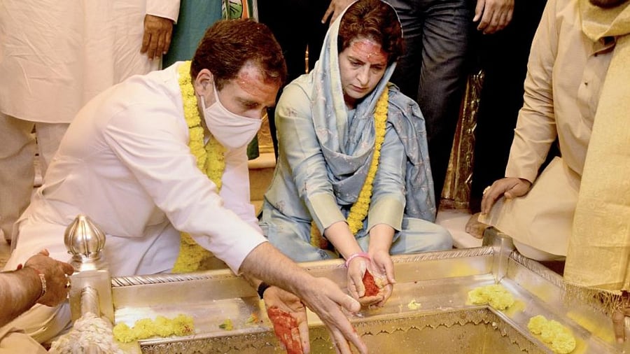 Congress leaders Rahul Gandhi with Priyanka Gandhi offer prayers, in Varanasi district. Credit: PTI Photo