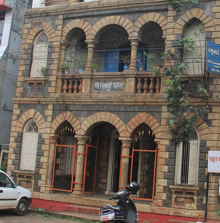 The facade of the Rangubai palace; the railings on the balcony with a portrait of Rangubai. Credit: DH Photo