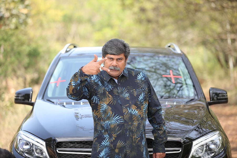 Rangayana Raghu has produced a hilarious performance in 'Family Pack', the Kannada film directed by Arjun Kumar.