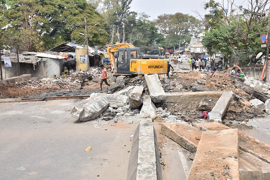 The drain, where the BBMP is building a new bridge, receives rainwater (and sewage) from areas including SK Garden, Chinnappa Garden, and Pottery Town. Credit: DH Photo/BK Janardhan