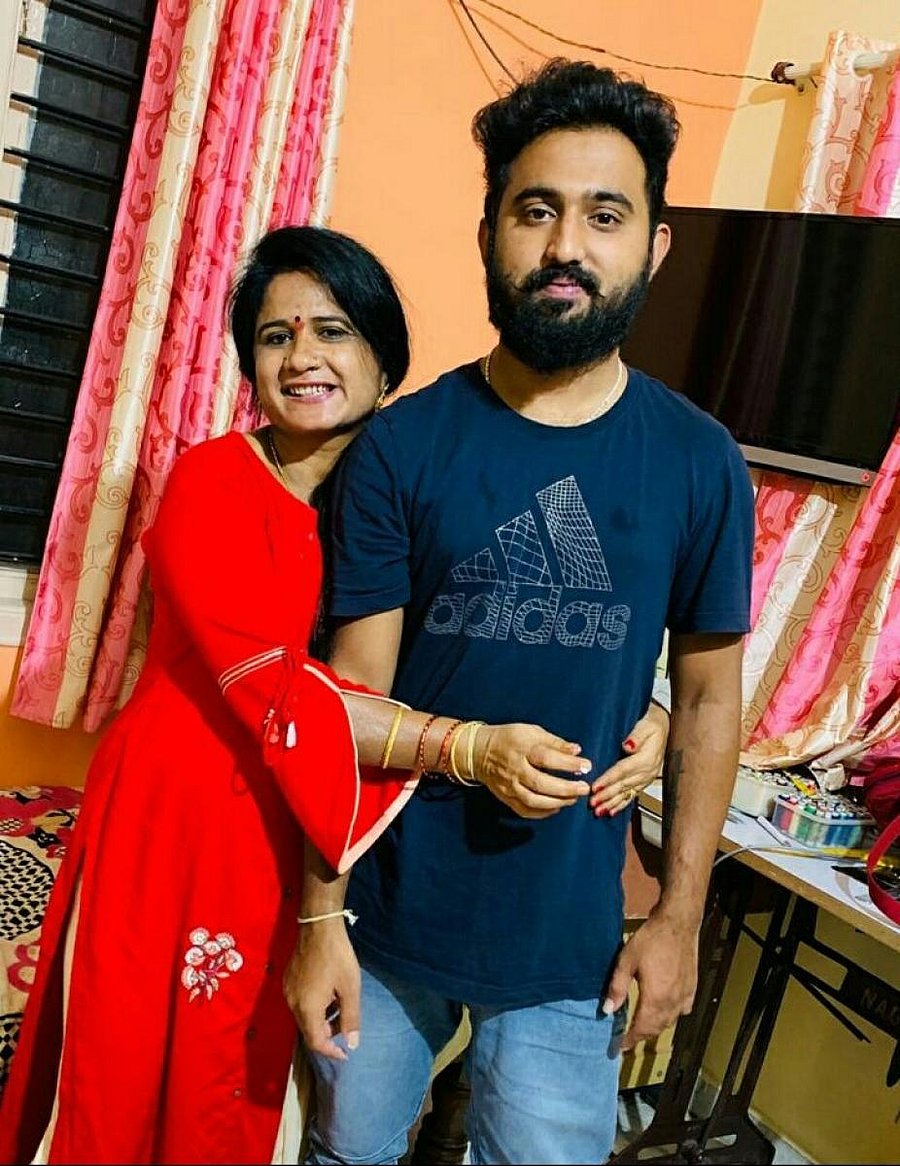 Ashwin’s mother Vasudha raised him single-handedly after his father passed away early on. She does tailoring. 