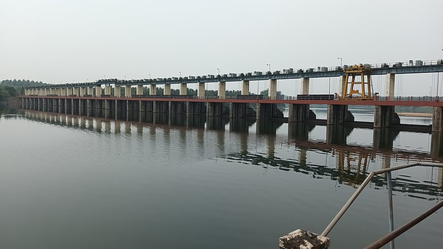 A view of water stored in Thumbe vented dam, which supplies water to Mangaluru City. Credit: DH Photo