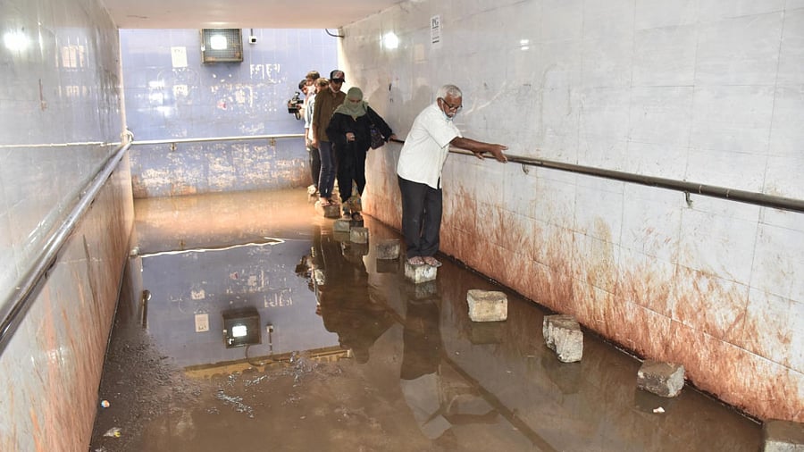 A file photo of the waterlogged subway at the Hebbal bus stand that forced the victim Akshaya to cross the busy stretch by walking over the median. The BBMP had not cleared the subway despite timely alert by the Bangalore Traffic Police. Credit: DH Photo