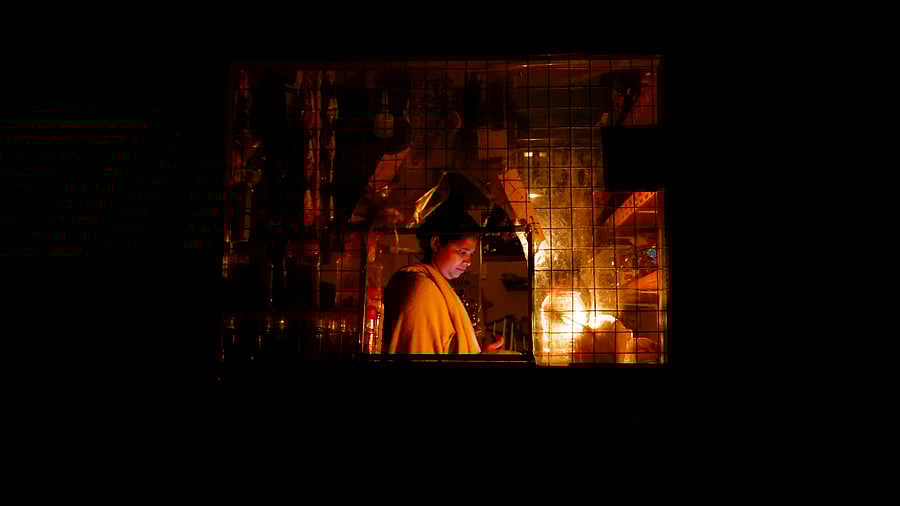 Sri Lanka suffers long power cuts as currency shortage makes fuel scarce. Credit: Reuters Photo