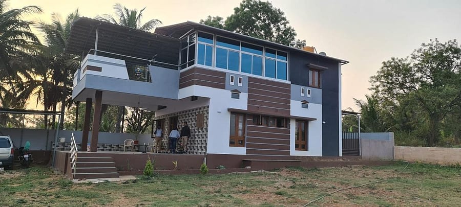 The Anti-Corruption Bureau (ACB) on Wednesday raided the properties of Bescom executive engineer L S Lakshmish in Bengaluru and Hassan. Credit: Special Arrangement