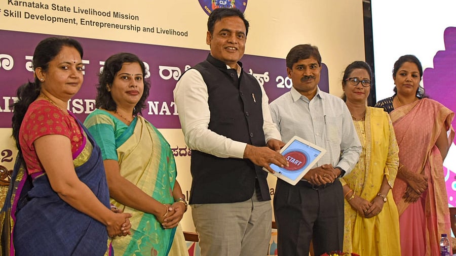 Minister C N Ashwath Narayan launches the logo of Sanjeevini SARAS on Wednesday. Credit: DH Photo