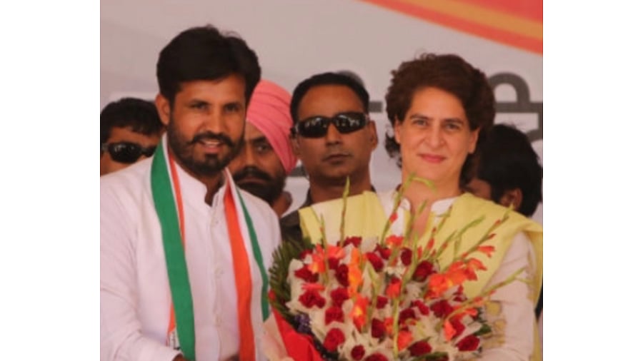 Amrinder Singh Brar with Priyanka Gandhi Vadra. Credit: Twitter/@RajaBrar_INC